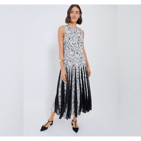 Tuckernuck Dresses & Skirts - TUCKERNUCK Gray Gardens Andi Floral Pleated Maxi Dress NWT size 2